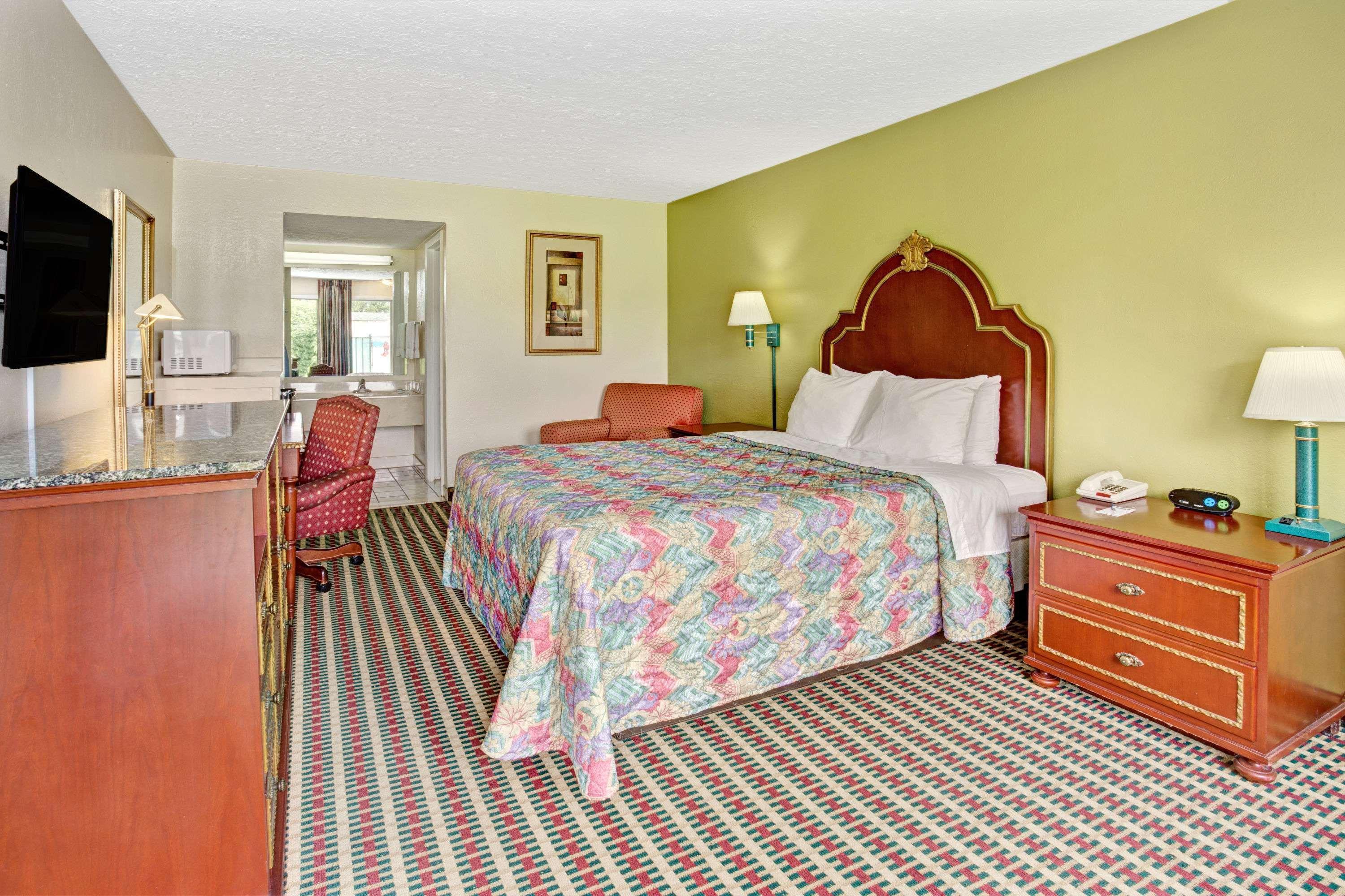 Travelodge By Wyndham Sellersburg Εξωτερικό φωτογραφία