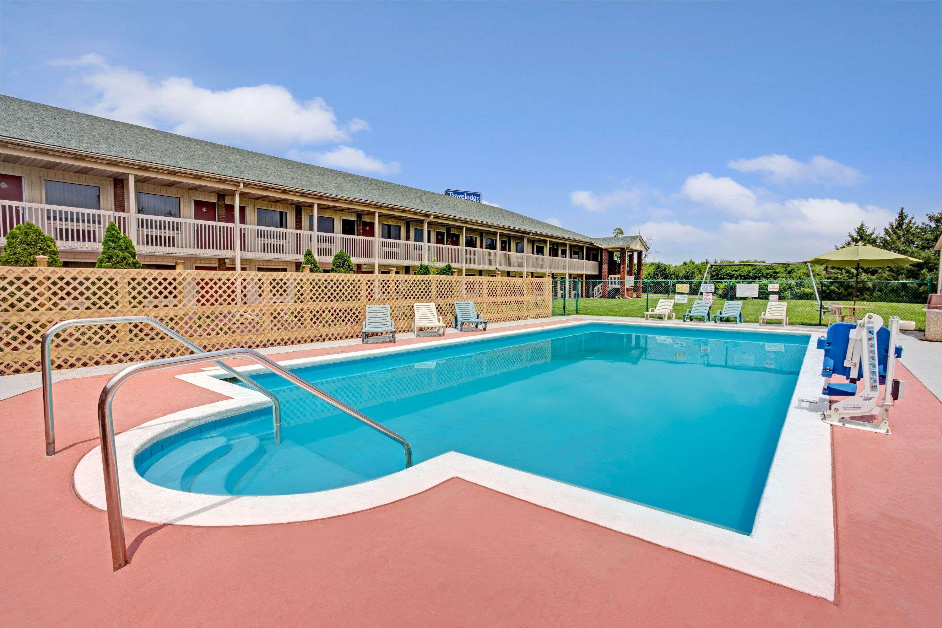 Travelodge By Wyndham Sellersburg Εξωτερικό φωτογραφία