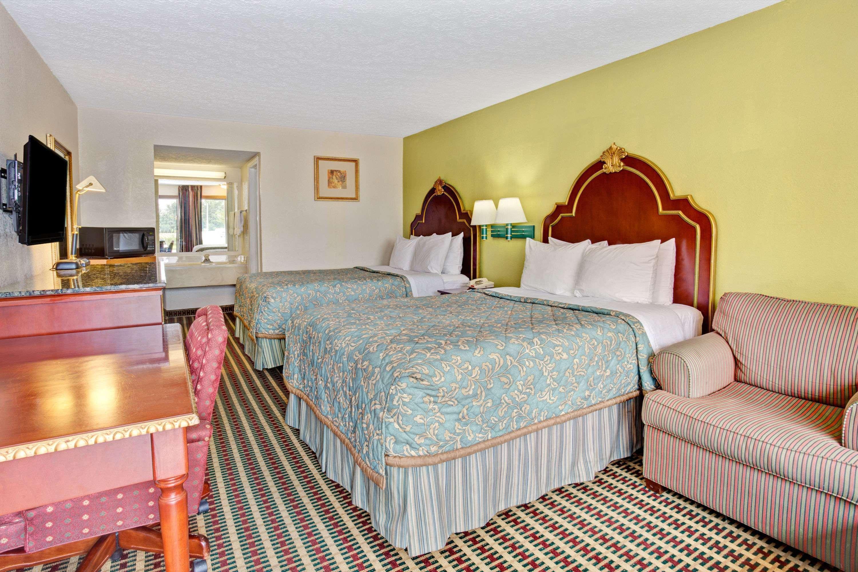 Travelodge By Wyndham Sellersburg Εξωτερικό φωτογραφία