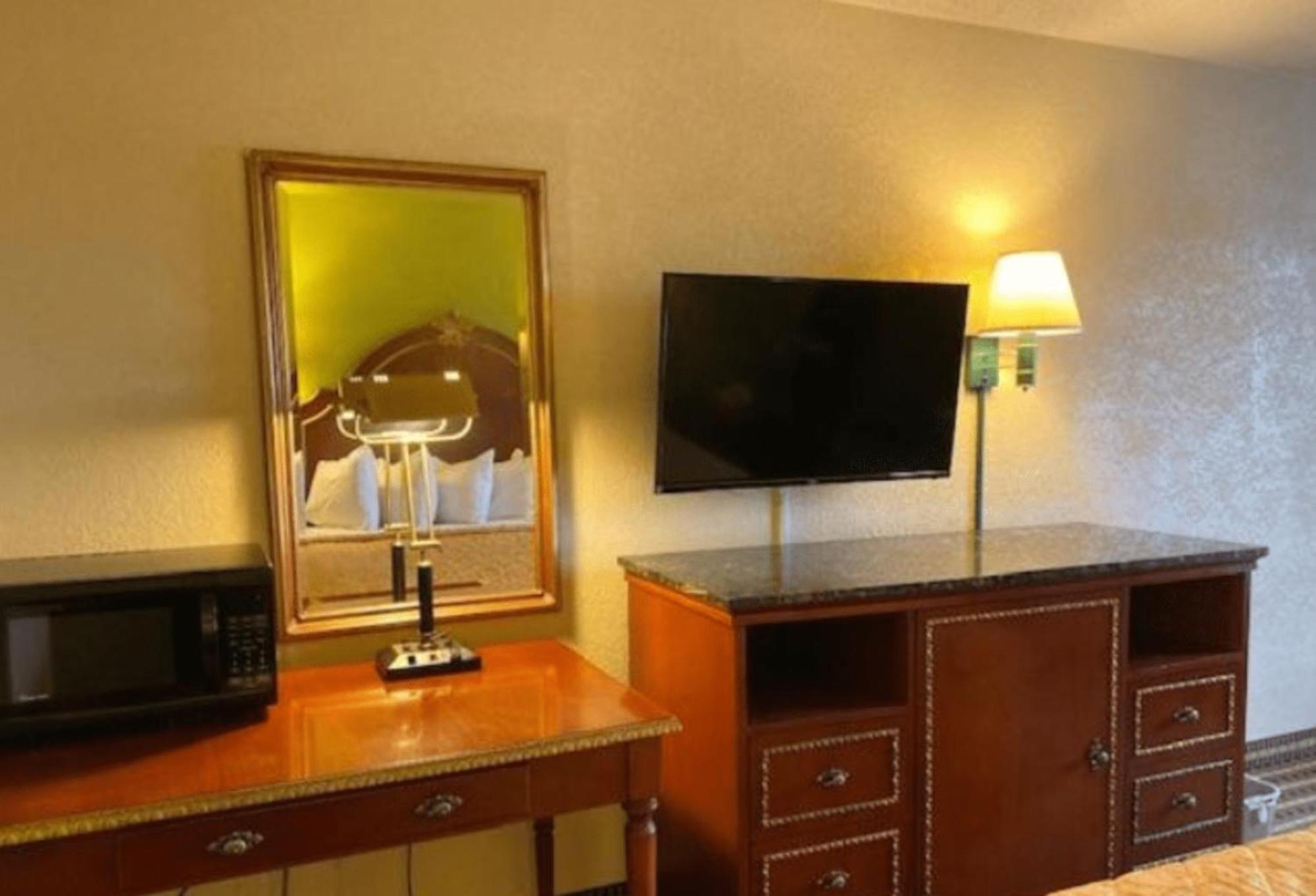 Travelodge By Wyndham Sellersburg Εξωτερικό φωτογραφία