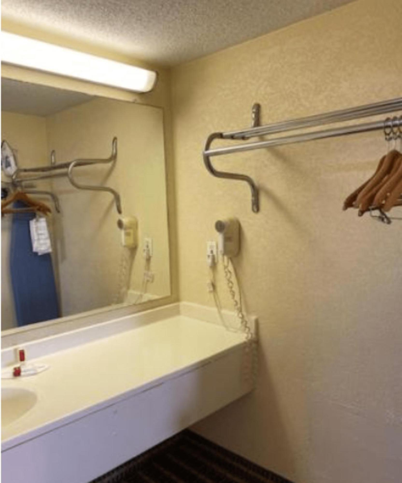 Travelodge By Wyndham Sellersburg Εξωτερικό φωτογραφία