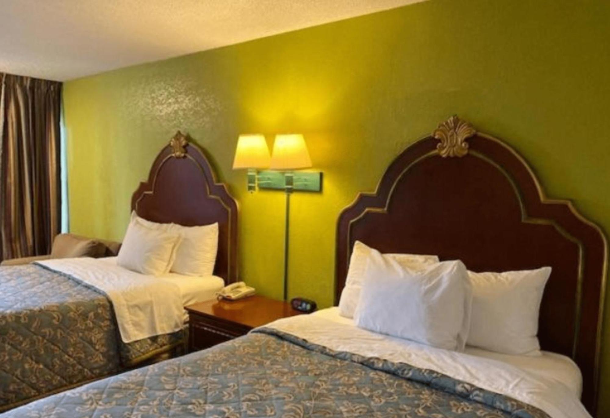 Travelodge By Wyndham Sellersburg Εξωτερικό φωτογραφία
