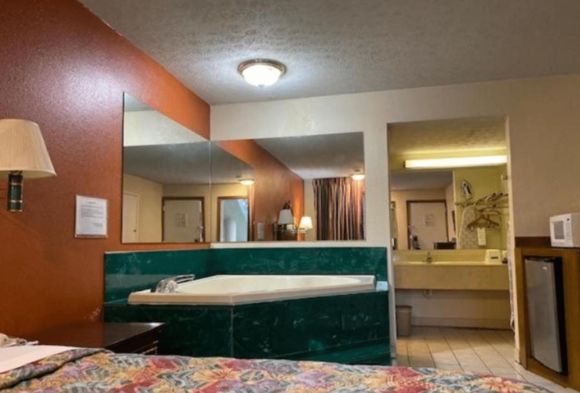 Travelodge By Wyndham Sellersburg Εξωτερικό φωτογραφία